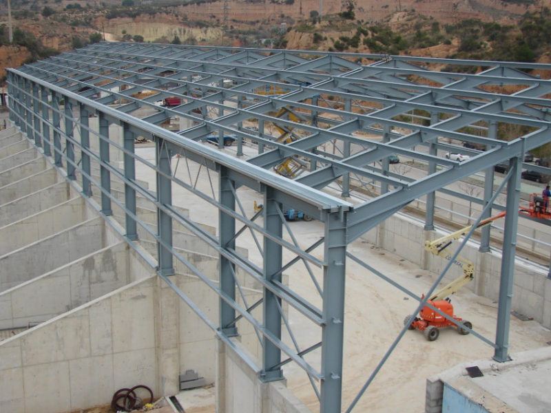Coapecom completa el montaje de 1.300 toneladas de estructura metálica para Aceros América